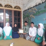 Penyerahan santunan ke keluarga korban Ponpes Al Khoziny di Desa Wadungasih Buduran, Rabu (22/10/2025). foto ist