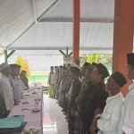 Penandatanganan akta ikrar wakaf masal yang dilakukan Kantah Kabupaten Pasuruan Lakukan di KUA Rejoso, Desa Toyaning.