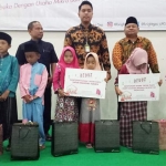 Para anak yatim piatu juga mendapatkan santunan dari Pertamina Bright Gas.