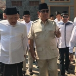 Ir. Soepriyatno (kanan) usai Salat Jumat di Masjid Ampel bersama Ketua Umum Partai Gerindra Prabowo Subianto beberapa waktu lalu. (foto: ist).