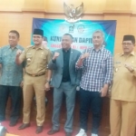 H. Syafiuddin bersama Rektor UTM Dr. Drs. Ec. Moh. Syarif dan Bupati Bangkalan Abdul Latif Imron didampingi Wabup, Sekda, serta Kepala OPD.