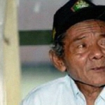 KH Muslim Rifai Imampuro (Mbah Liem), kiai kharismatik, pengasuh Pondok Pesantren Al-Muttaqien Pancasila Sakti, Klaten, Jaw Tengah. Foto: Foto: laduni.id