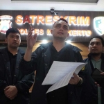 Kasatreskrim Polres Mojokerto, AKP Aldhino Prima Wirdhan, saat memberi keterangan terkait pembobolan minimarket di daerah Trowulan.