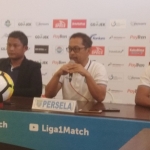 Aji Santoso, Pelatih Persela saat press conference.