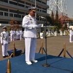 Kepala Staf Koarmada II Laksma TNI Ahmadi Heri Purwono saat memimpin upacara HUT TNI ke-74.