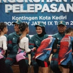 Wali Kota Kediri Vinanda Prameswati saat melepas Kontingen Kota Kediri di Porprov Jatim IX Tahun 2025, di Ruang Joyoboyo Balai Kota Kediri. (Ist)