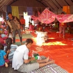 Warga Dayakan saat berada di tempat pengungsian. foto: YAHYA/ BANGSAONLINE