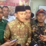 Sekjen DPP PKB Abdul Kadir Karding memberikan keterangan usai talkshow Kebangsaan Pancasila Jaya di Graha Pemuda Anshor, Senin (18/4). foto: rakisa/ BANGSAONLINE