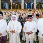 Gubernur Khofifah bersama wakilnya dan sejumlah pejabat terkait saat memperingati Nuzulul Quran 1446 Hijriyah di Masjid Nasional Al Akbar Surabaya.