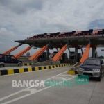 Gerbang tol Moker seksi III. foto: RONY S/ BANGSAONLINE