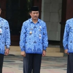 Bupati Sambari, Wabup Qosim dan Sekda Kng. Djoko Sulistio Hadi. foto: SYUHUD/ BANGSAONLINE