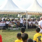Wali Kota Pasuruan, Saifullah Yusuf, saat membuka pertandingan sepak bola yang digelar dinas pariwisata pemuda dan olahraga.