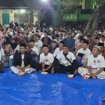 Para kordinator kecamatan dan desa relawan Gus Barra Kecamatan Gedek dan Jetis saat didatangi Prof Dr KH Asep Saifuddin Chalim di kediaman Khoirul Amin Jetis Mojokerto, Selasa (16/7/2024). Foto: MMA/bangsaonline