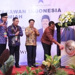Sekretaris Daerah Prov. Jatim Dr. Ir. Heru Tjahjono saat membuka Kongres XIV Ikatan Pustakawan Indonesia (IPI) dan Seminar Ilmiah Tahun 2018 di Hotel Bumi Surabaya, Selasa (9/10) malam.