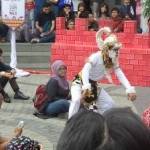 Seniman Kota Kediri saat tampil dalam meet and greet di KAA Bandung. (Arif Kurniawan/BANGSAONLINE)