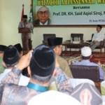 Prof Dr.KH. Said Aqil Sirodj, MA memberikan pemaparan dalam Halaqoh Ulama Ahlussunnah wal Jama’ah (Aswaja) se-Kabupaten Sidoarjo di aula PCNU Sidoarjo, kemarin. Foto : khumaidi/BANGSAONLINE