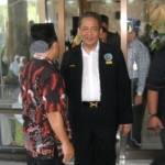 USAI SOSIALISASI – Kepala BNN Komjen Pol Anang Iskandar usai paparan mengenai paradigma baru penanganan pengguna narkoba, di depan ibu Muslimat NU, di Masjid Agung Sidoarjo, Sabtu (26/4/2014). foto : musta’in/BangsaOnline