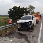 Mobil Toyota Innova Zenix S 101 FA, milik Difarina Indra usai kecelakaan di Tol Jombang-Mojokerto.