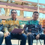 Pimpinan DPRD Kabupaten Kediri saat menggelar konferensi pers pasca-kerusuhan pekan lalu. Foto: MUJI HARJITA/BANGSAONLINE