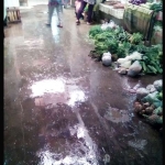 Kondisi di dalam Pasar Minulyo yang semakin becek lantaran atap bangunan kropos.