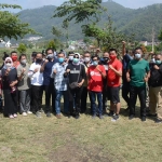 Para anggota AMSI Jatim bersama Wali Kota Batu Dewanti Rumpoko sarapan pagi di Sawah Rojo.