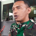 Dandim 0809 Kediri, Letkol Inf Rully Eko Suryawan, saat memberi keterangan kepada wartawan. 