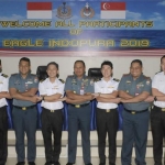 TNI AL dan Republic Of Singapore Navy foto bareng usai peresmian Latma Eagle.