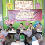 Jumat Curhat yang digelar Polres Pelabuhan Tanjung Perak di Jalan Cumpat RW II, Kedung Cowek, Bulak, Surabaya, Jumat (24/2/2023)