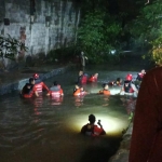 Pencarian korban tenggelam di Kali Simo Hilir.