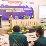 Wali Kota Kediri, Abdullah Abu Bakar, saat memberi pemaparan kepada mahasiswa dari Uniska soal sosialisasi gempur rokok ilegal. Foto: Ist