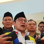 Cawapres nomor urut 1, Muhaimin Iskandar (Cak Imin) saat memberikan keterangan pers di Gedung Juang 45, Surabaya, Jumat (12/1/2024). Foto: Kompas.com