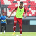 Hansamu Yama masih dipercaya Shin Tae-yong untuk mengawal lini belakang Timnas Indonesia.