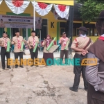Pemukulan kentong tanda dibukanya MOP di SMP Negeri 6 Tuban. Foto: Achmad Choirudin/BANGSAONLINE