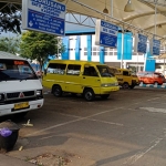 Angkutan kota saat menunggu penumpang di Terminal Kota Batu. (foto: ist).