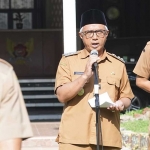 Wakil Wali Kota Kediri saat memimpin apel.