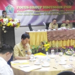 Indri Ardoyo, kepala Bakesbangpol Kota Malang saat membuka rakor FGD, dalam rangka pemantapan dan antisipasi rencana aksi HAM 2018, di Hotel Savana Malang, Senin (3/9). Foto: IWAN I/BANGSAONLINE