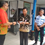 Supardianto, Kepala Dispendukcapil Pacitan saat berada di Rutan Pacitan.