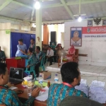 Suasana pemilihan cakades di Desa Katerban. foto: AHMAD/ BANGSAONLINE