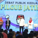 Gus Ipul dan Puti saat tampil dalam Debat Publik Kedua Pilgub Jatim di Dyandra Expo, Kota Surabaya, Selasa (8/5/2018) malam.