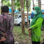 Pemkot Probolinggo merelokasi puluhan pedagang kaki lima (PKL) di Jalan Supriyadi (belakang pabrik tekstil PT Eratex Djaja) ke lokasi Ruang Terbuka Hijau (RTH) Kelurahan Pilang, Rabu (23/12/2020). (foto: ist)