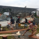 Kondisi lokasi unity culture festival di Desa Sumbergondo Kecamatan Bumiaji Kota Batu usai diterjang angin kencang.