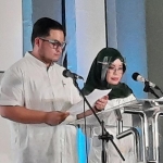 Pasangan Calon Bupati dan Wakil Bupati Kediri 2020, Hanindhito Himawan Pramana-Dewi Mariya Ulfa, saat menyampaikan visi-misi pada acara debat. (foto: MUJI HARJITA/ BANGSAONLINE)