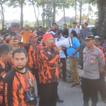  Puluhan pengurus Pemuda Pancasila menggelar aksi demo di depan PN Kabupaten Proboolinggo