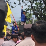 Massa dari PMII saat berorasi di depan Mapolres Sumenep (dok. RRI)