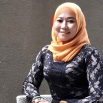 Bunda Cindy alias Bucin, pelaku UMKM kuliner bakso khas Solo-Wonogiri di Surabaya. Foto: Ist