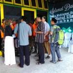  Peserta Muktamar terlihat antre registrasi. (foto: rony suhartomo/BANGSAONLINE)