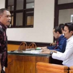 Saksi Ahli Hukum Administrasi UNAIR, Imanuel Sujatmoko, saat memberikan keterangan ahli di sidang tiga mantan direksi PDAM Sidoarjo. foto: ist