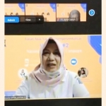 Plt Kepala Dinas Pengendalian Penduduk, Pemberdayaan Perempuan dan Perlindungan Anak (DP5A) Kota Surabaya, Antiek Sugiharti saat memberikan sambutan dalam webinar.