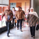 Gubernur Jawa Timur Khofifah Indar Parawansa hadiri Rakor bersama dengan Kemenko Bidang Perekonomian RI. Acara yang berlangsung di ruang rapat Menko Bidang Perekonomian ini membahas terkait struktur kelembagaan BPWS yang baru. Turut mendampingi Gubernur Jatim dalam Rakor, Sekda Prov Jatim, Asisten II Bidang Ekonomi Pembangunan, Kadis PU Bina Marga Pemprov Jatim, serta Kadis Cipta Karya Pemprov Jatim. 