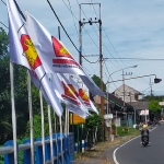 Sejumlah bendera Partai Gerindra di Kabupaten Blitar yang dipasang untuk memperingati HUT ke-14 hilang diduga diambil seseorang. 